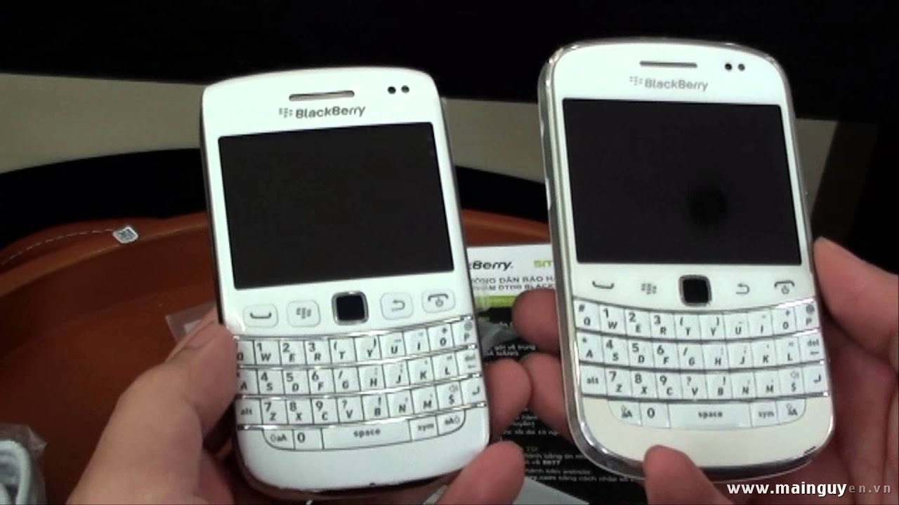 Khui hộp BlackBerry Bold 9790 White www.mainguyen.vn