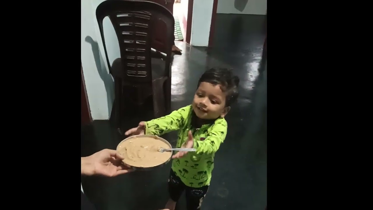 അനിയന്റെ വാത്സല്യം (Heart-melting moment)ഇതാത്തക്കും ഇകാക്കക്കും വാരികൊടുത്ത് ❤️