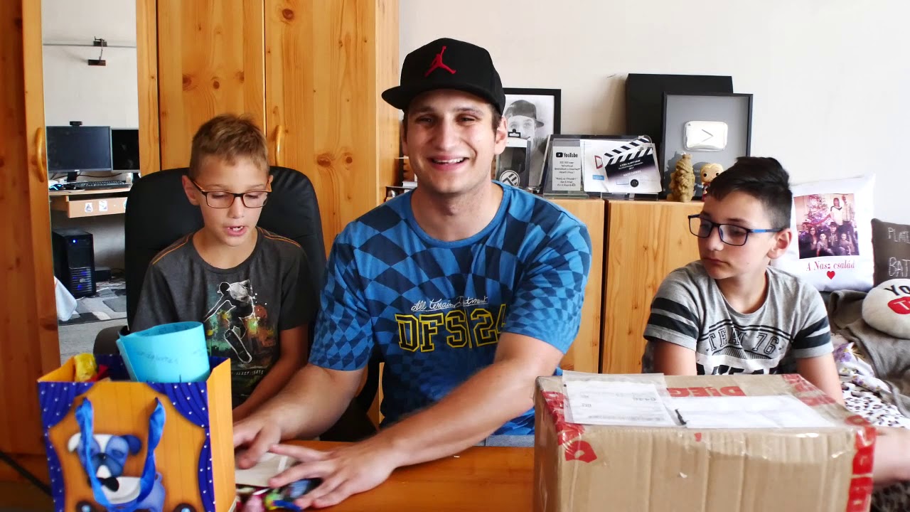 CSOMAGBONTÁS ÉS SORSJEGY KAPARÁS ÖCSÉIMMEL