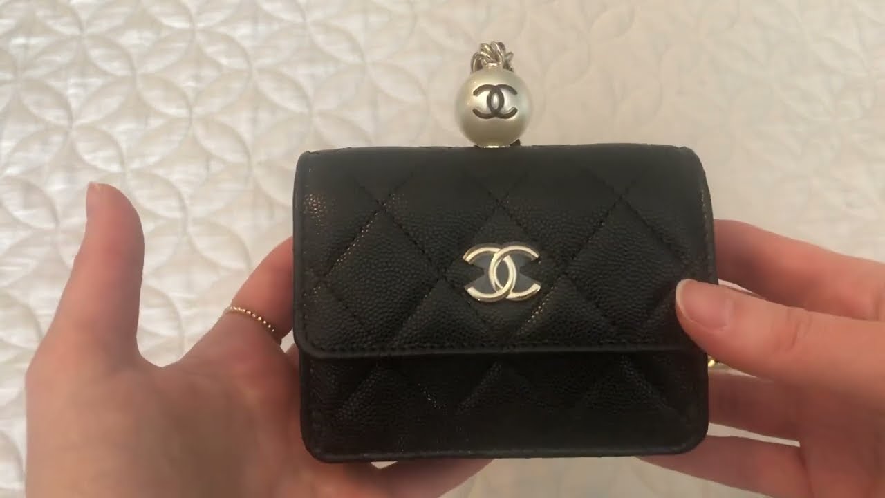 CHANEL 21S PEARL CARDHOLDER ON CHAIN REVIEW AND WHAT FITS - YouTube