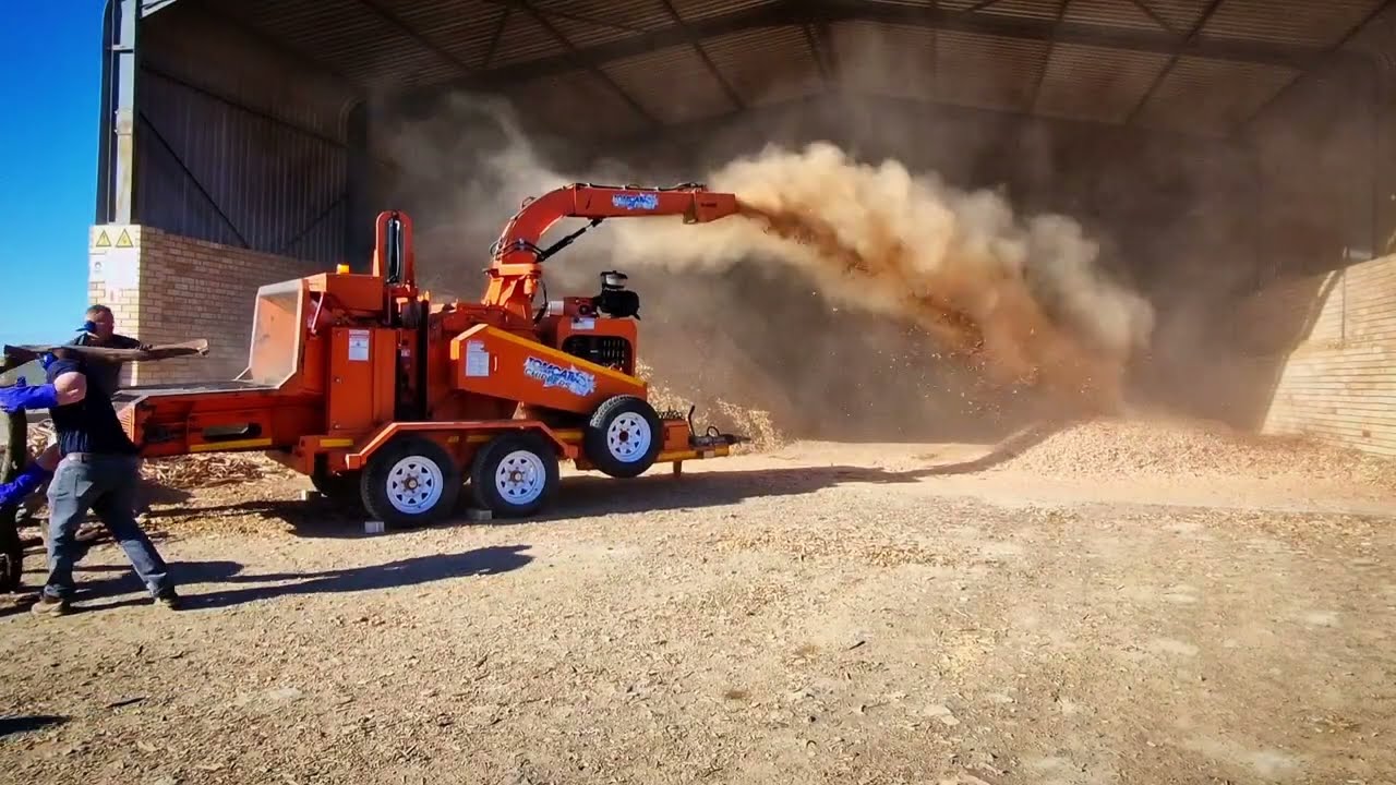 TOMCAT Model 4375 AFE 2IC Wood Chipper 15 inch chipping dry and burnt eucalyptus for boiler fuel