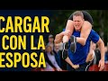 La insólita carrera en Finlandia donde los maridos cargan a sus esposas para ganar premios.