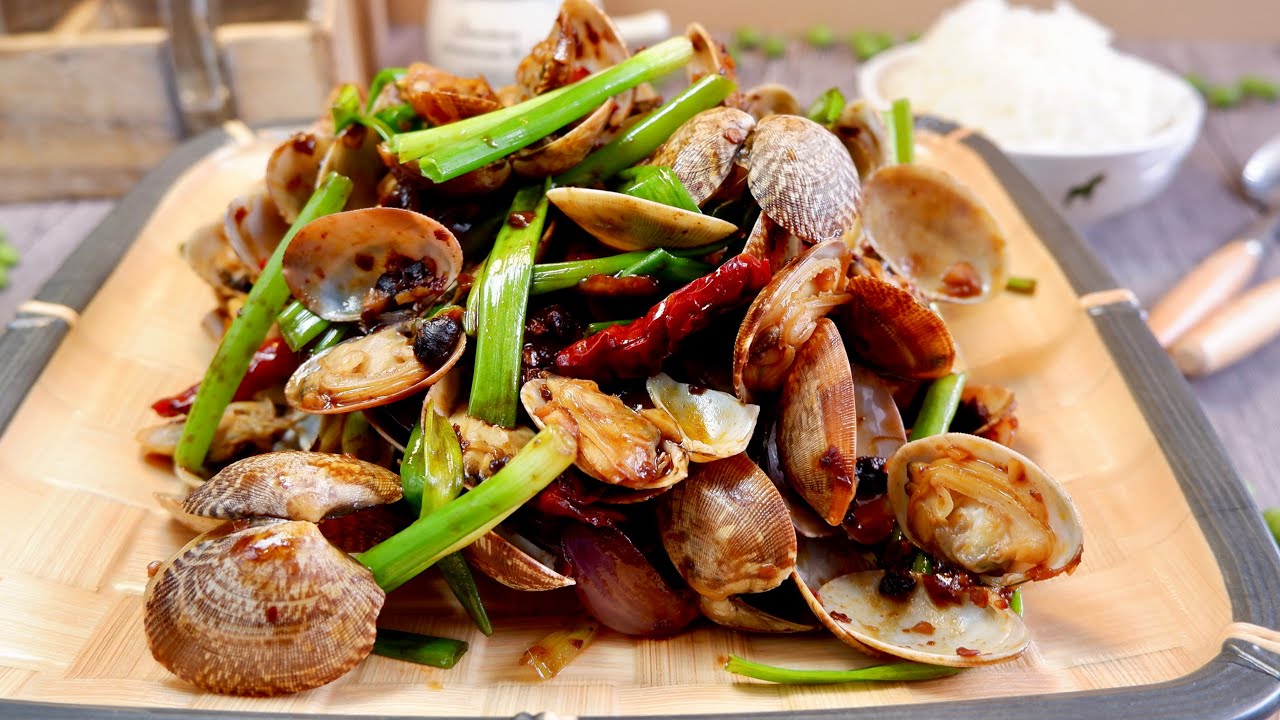 Classic 7-Min Spicy Stir Fried Clams 香炒老干妈蛤蜊 Chinese Easy Lao Gan Ma Chilli Clam / Shellfish Recipe