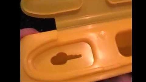 How to Remove Needle from EpiPen using Daniels SHARPSGUARD® container