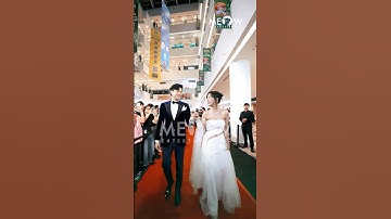 Quốc Trường và diễn viên trẻ Phương Thanh tình tứ nắm tay nhau tham dự buổi ra mắt phim Út Lan