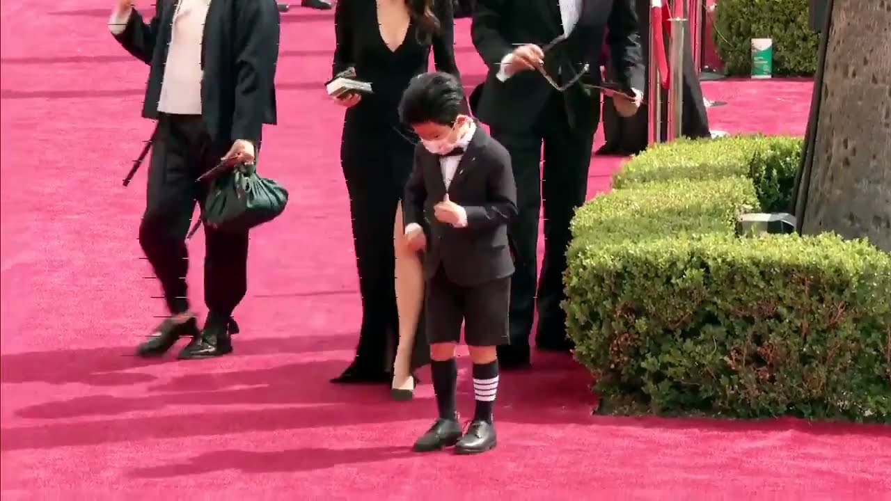 ‘Adorable’ moment: Minari star Alan Kim dances on red carpet