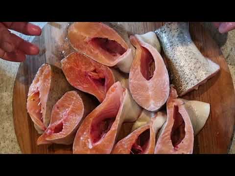 Video: Somon balığının yaxşı bişdiyini necə bilmək olar?