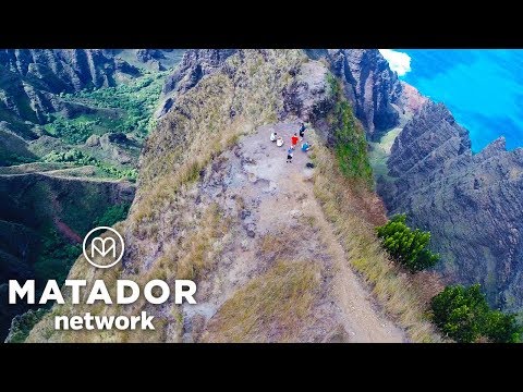 Video: Cara Mendaki Awa'awapuhi Trail Di Hawaii - Matador Network