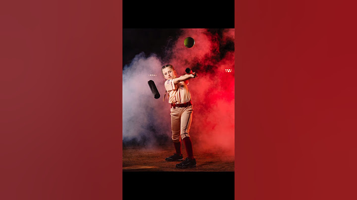 बल्ला टूट गया!! पार्क से बाहर निकल गया! #sportsphotography #softball #offcameraflash