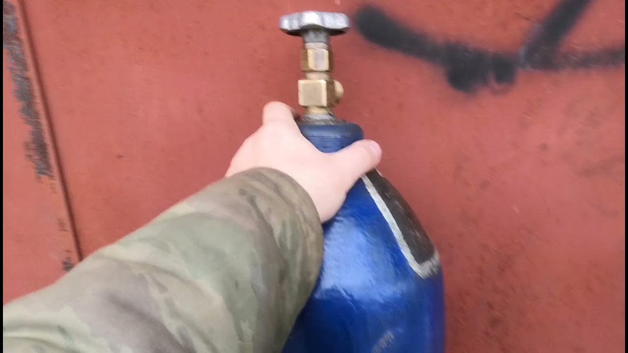 Как поменять газовый баллон видео ✅ Еду менять кислородный баллон на углекислотный для сварочного аппарата - YouTu