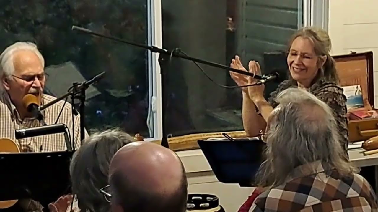 Jean Marcaurelle à la boîte à chanson du Café Monfort  /  Le rossignol français