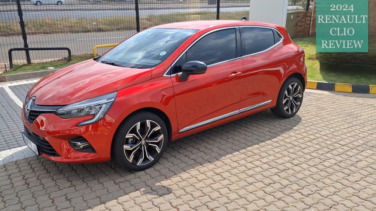 Обзор цены, сравнение интерьера и характеристик Renault Clio 1.0 Turbo Intens 2024 года.