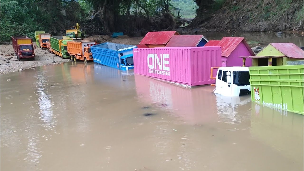 RC TRUK TERJANG BANJIR 🔥🔥 TRUK HINO RANGER. RC DAM TRUK FUSO. TRUK QUESTER TRAILER