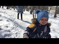 Как весело гулять в парке с малышом. How fun it is to walk in the park with your baby.