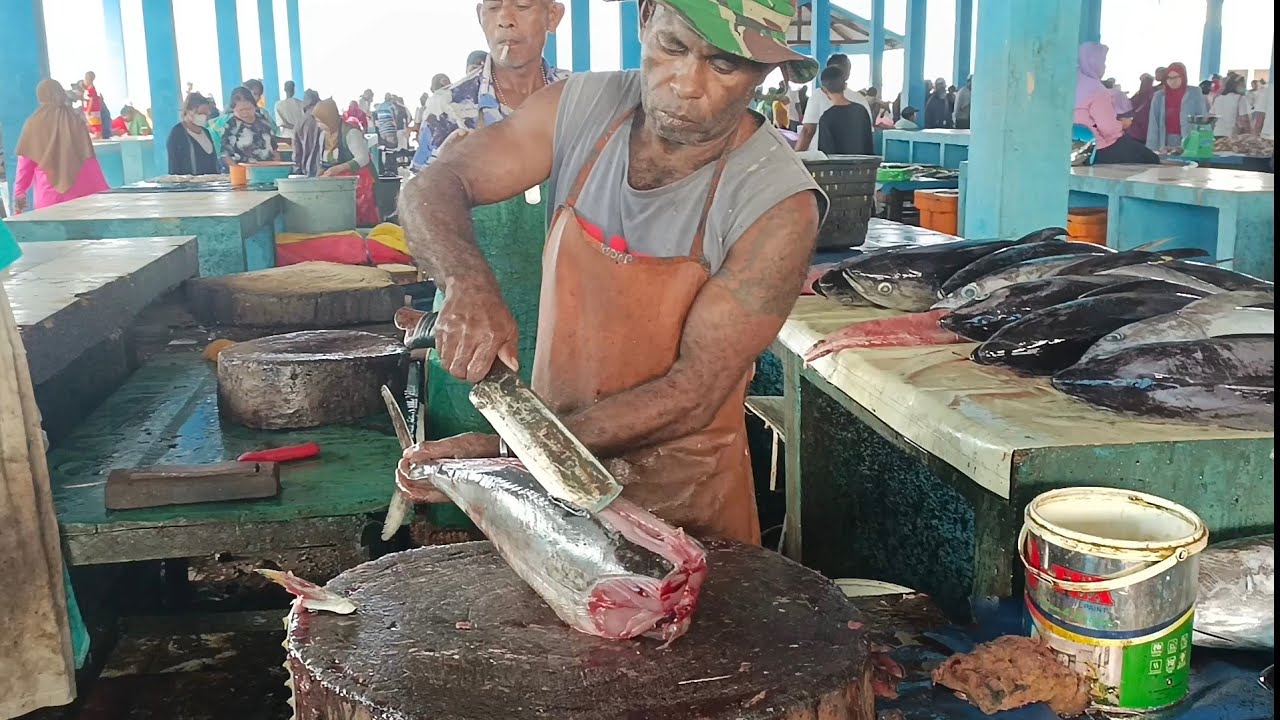 master cutting skills amazing uncle Yakob in cutting baby tuna YouTube
