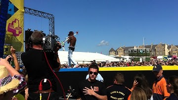 Dappy + Tinchy Stryder singing Number 1 at T4 on the beach 2011 - Front Row