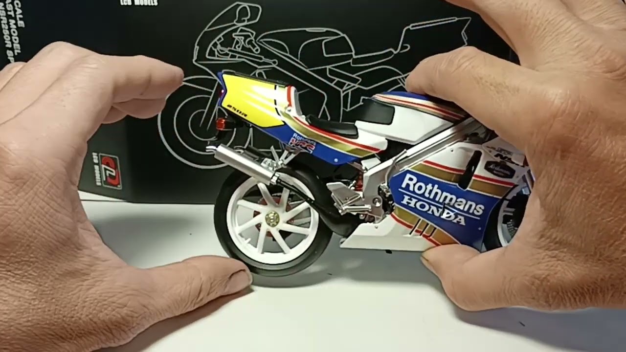 LCD 1/12 HONDA NSR 250R - YouTube