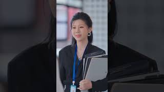 Petugas kebersihan bawakan handuk buat CEO, semalam bareng—kini dia kecanduan padanya!