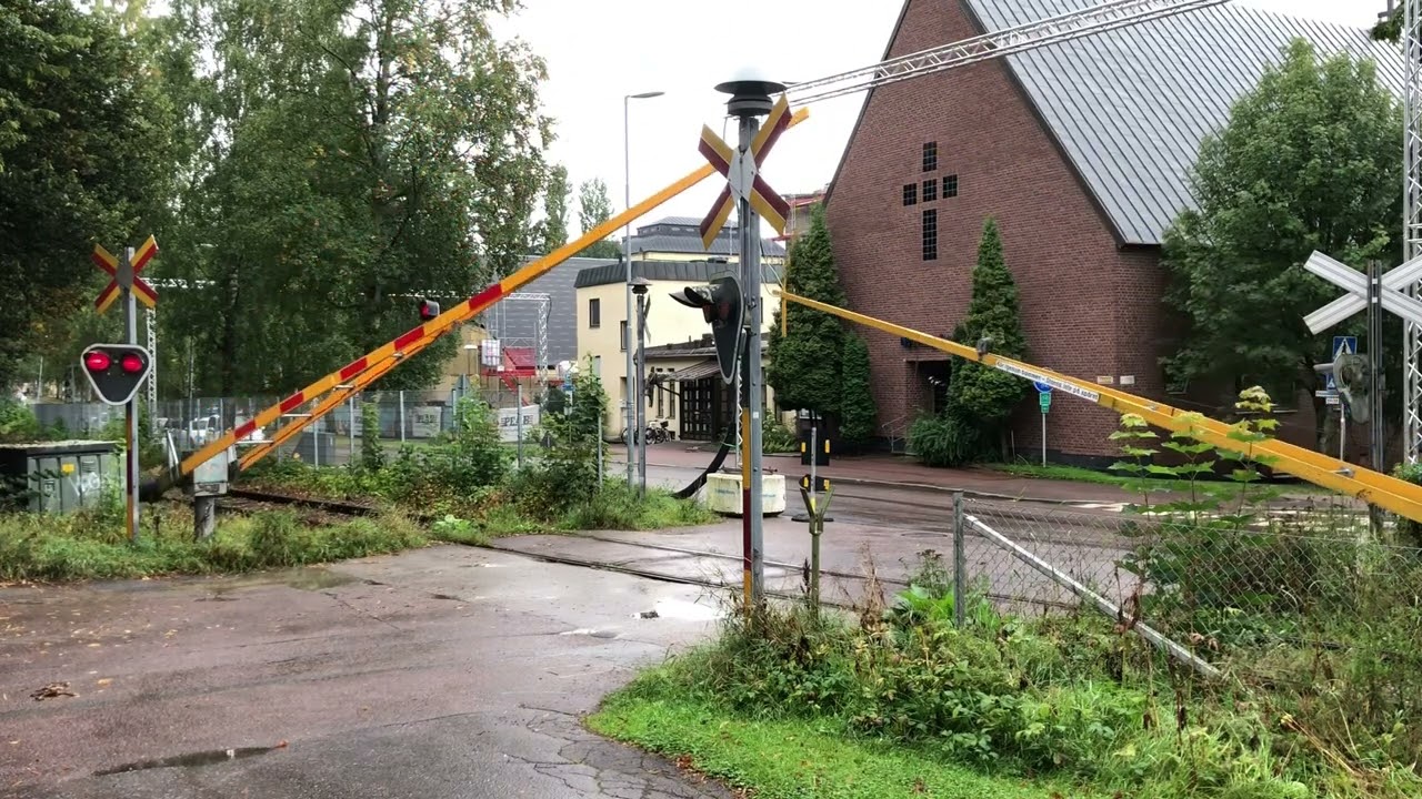 *Porter diesel* Swedish railroad crossing / Järnvägsövergång i Nybrogatan, Falun