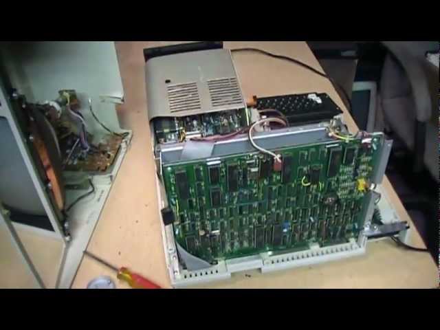 Inside the Tandy TRS-80 Model 4D computer - YouTube