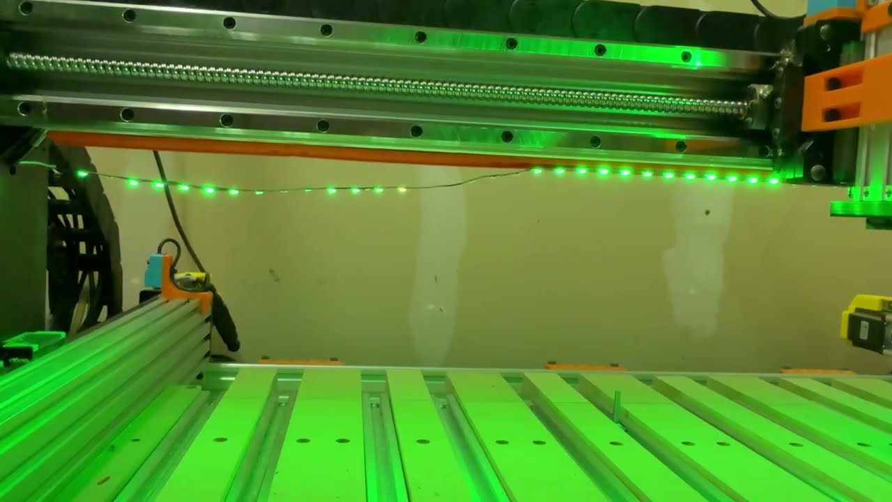 Настройка и тестирование светодиодной RGB-подсветки на супердлинной доске.