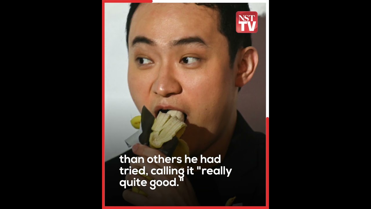 Crypto boss eats banana art he bought for US$6.2 million - YouTube