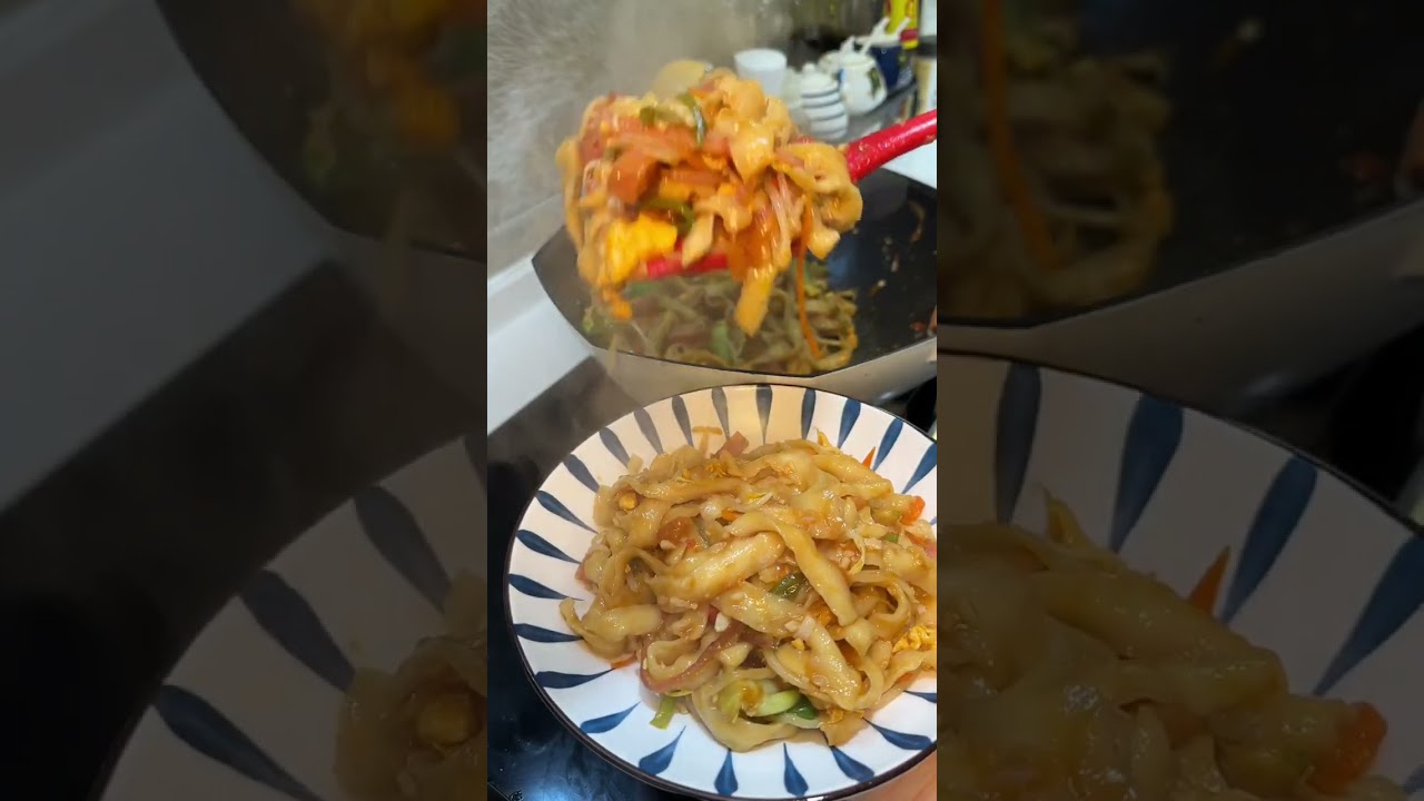 当老公成小🐑人第四天，午餐做了他爱吃炒刀削面和蒜香鸡排，老公说在他需要的时候，没有什么比在他身边照顾他更重要的了#天选做饭人 #疫情下的生活 #一日三餐人间烟火 #面条的神仙吃法 #小🐑人