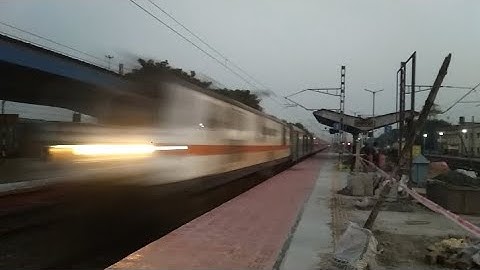 Dangerous and Aggressive Howrah - New Delhi Rajdhani Express Devastated Dankuni at Full Speed