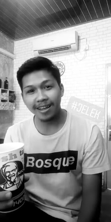 Manusia baperan. Lebay, alay. Puitis.