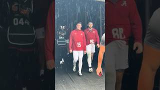 Alabama Qb Ty Simpson Makes His Way Out To The Rose Bowl Field In The Rain