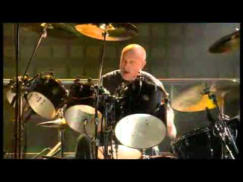 Genesis - Phil Collins e Chester Thompson (solo de bateria).avi - YouTube