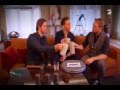 Tom Hiddleston y Chris Hemsworth juegan a las pulseadas (subtitulado)