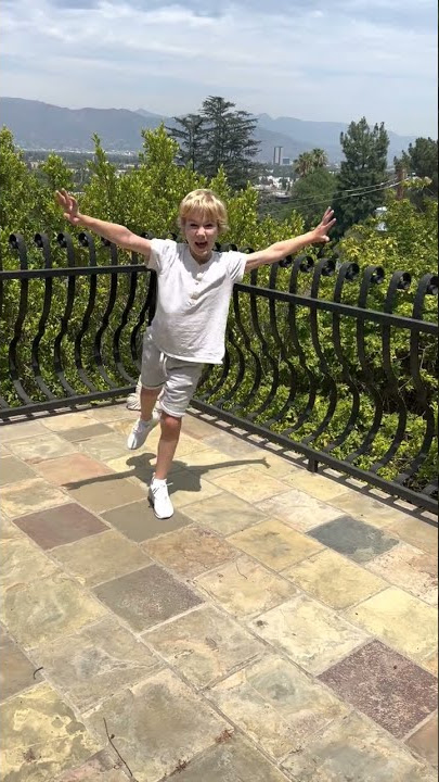 Peter Gorbis (7 years old) is practicing NEW JIVE moves at home.