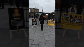 Müzik eşliğinde bir protesto.  24 Ekim 2020