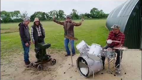 Fuzz Townsend plays beat-box to a stationary engine!