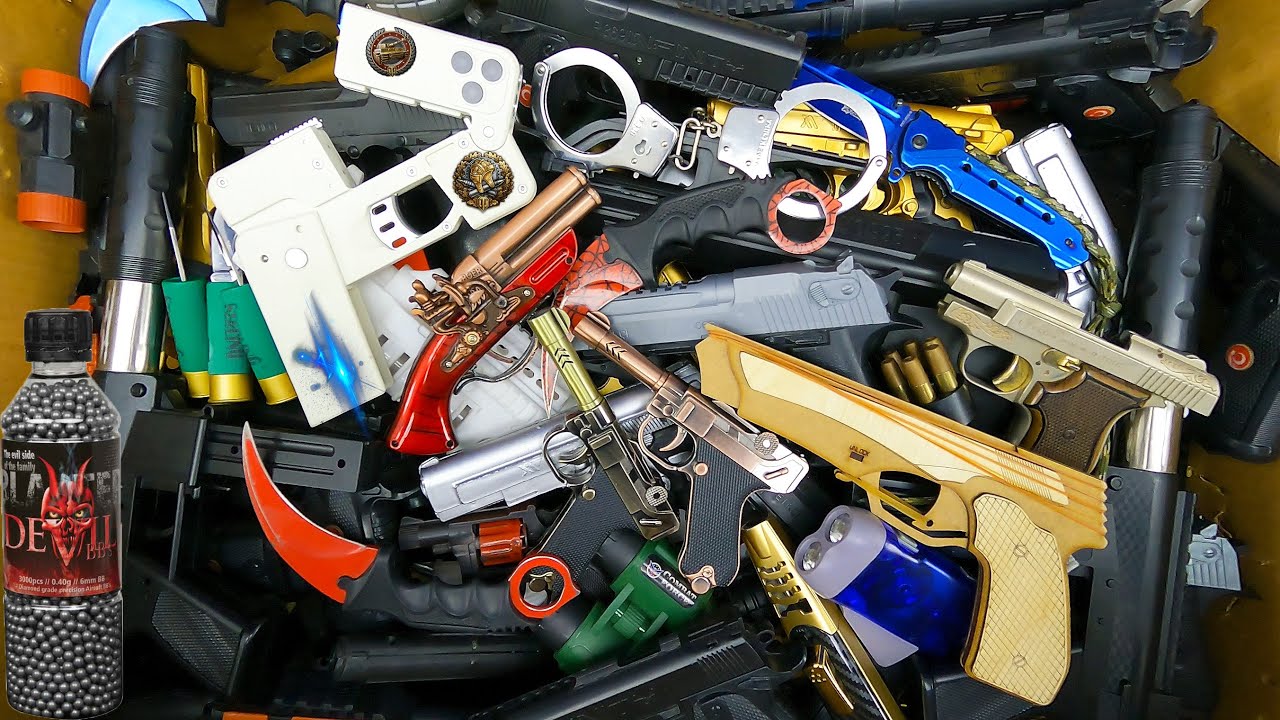 Phone Lighters Guns, Toy Guns, Wooden Guns, Knives, Karambits, Pistols