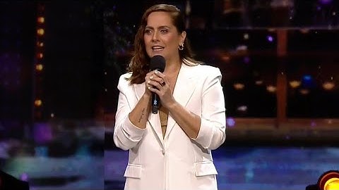 El humor de Natalia Valdebenito en los Premios Caleuche 2023