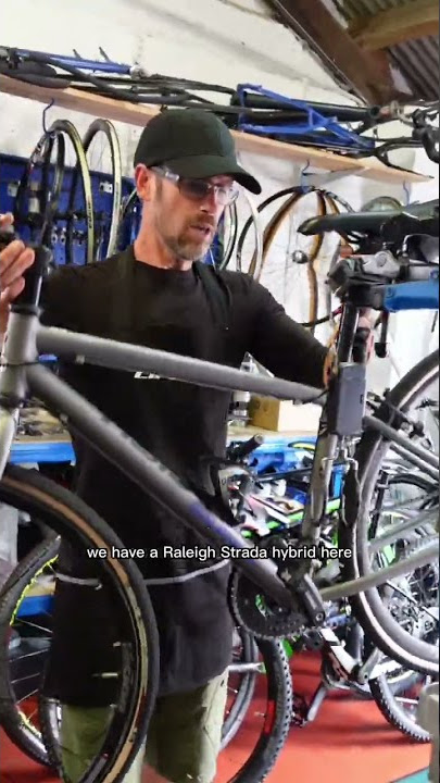 How much does this Raleigh Strada 2 Hybrid Bike Weigh?