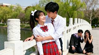 女主被聯姻之人公然出軌打臉，爲狠狠回擊，重金聘請清冷優質男神當作底牌，本以爲是金錢掌控的趣味遊戲，不料雙向心動，深陷極致溫柔甜寵！#短劇#柯淳#短剧推荐#女頻爽劇#優質小說改編#霸總#灰姑娘#甜宠 screenshot 2