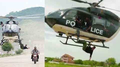 Akshay Kumar Hangs Off a Helicopter as Rohit Shetty Directs Nail-Bit Stunt | Sooryavanshiing