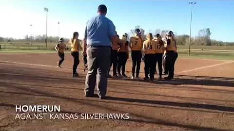 Sara Trent hitting at The St Louis College Showcas...