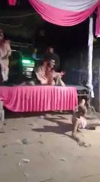 lucu sekali tuyul jatuh di panggung