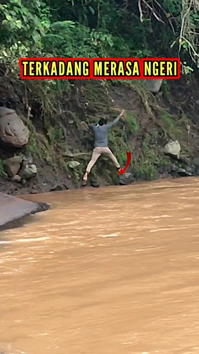 terkadang merasa ngeri‼️rekam momen pemancing jln di pinggiran sungai seperti itu saat akan mancing