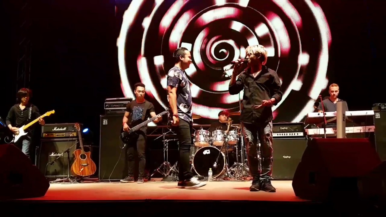 Simple Man by Soria Oung ft. Koa Punleur (Live)