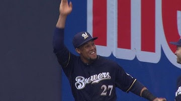 SF@MIL: Gomez makes a running catch in center field