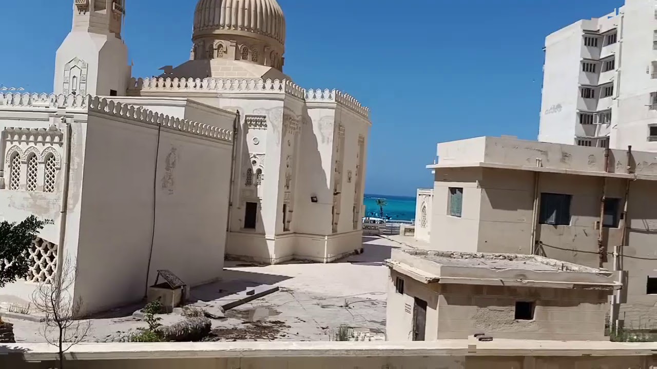 شقه للبيع لقطه  قدام جامع العوام بالضبط في مرسى مطروح