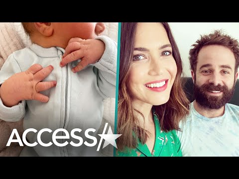 Video: Lihat Pic Manis Dari Mandy Moore Memegang Anaknya Yang Baru Lahir, Gus, Untuk Pertama Kali