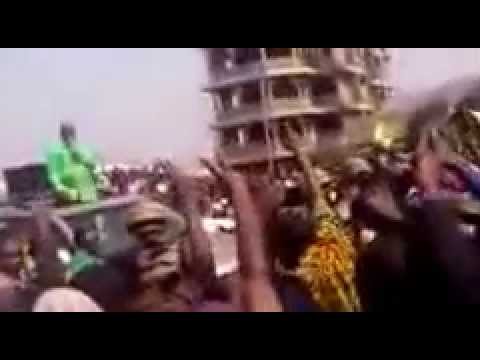 Magufuli Asimamishwa Mbeya Wamwambia Wanamtaka Lowassa 