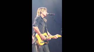 Blue ain't your color. Keith Urban, Chris Stapleton and Vince Gill Net Worth