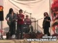 Clipe Lixo da Semana - Guitarrista erra e apanha em show